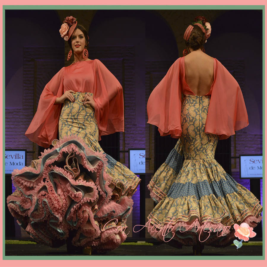 Traje de flamenca dos piezas de capa de Isabel Cabrera Muñoz