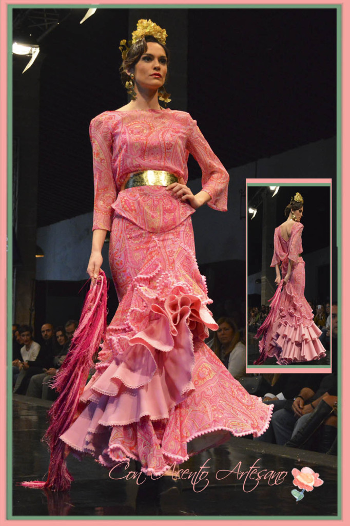 Traje de flamenca de satén y seda en cachemir rosa de Angeles Verano