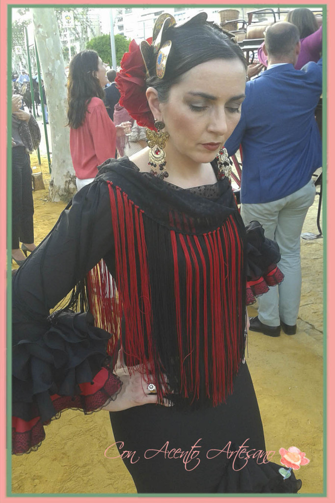 Traje de flamenca 2015 en negro y rojo de Viviana Iorio
