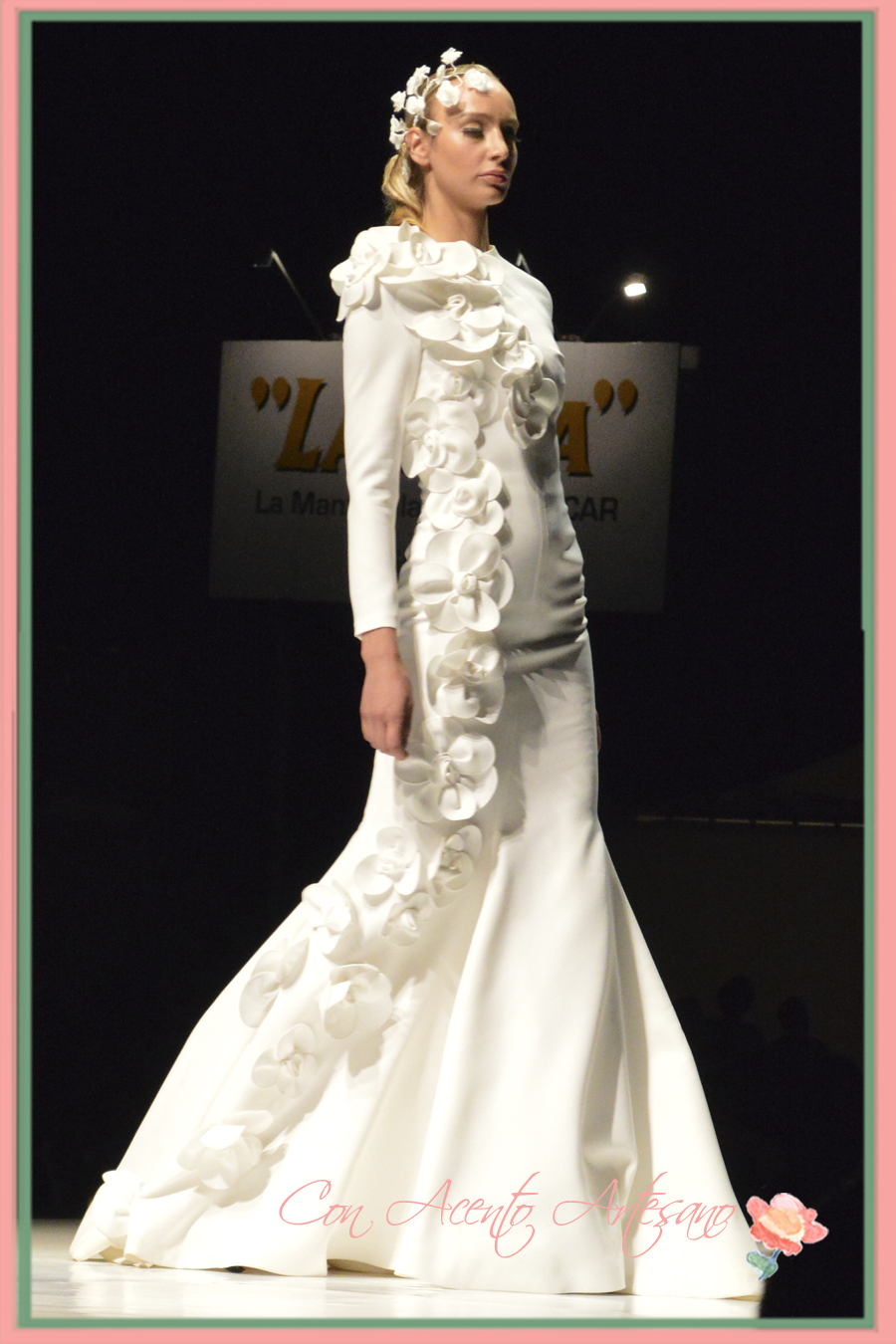 Otros lugares Campo Referéndum Francis Montesinos en Pura Moda 2015 - Acento Artesano | Trajes de  flamenca, Moda, Vestidos de Novia, Vestidos de Invitadas y Belleza