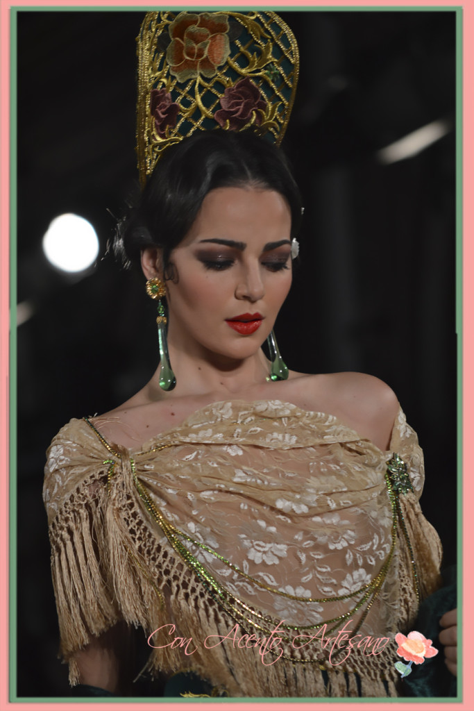 Peina y mantoncillo de seda de Antonio Moro en We Love Flamenco 2016