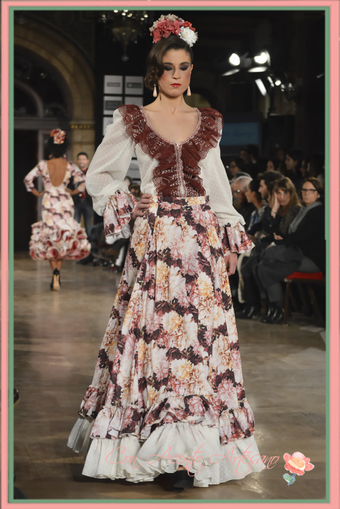 Traje de flamenca de dos piezas de falda de doble capa estampada de Leticia Lorenzo