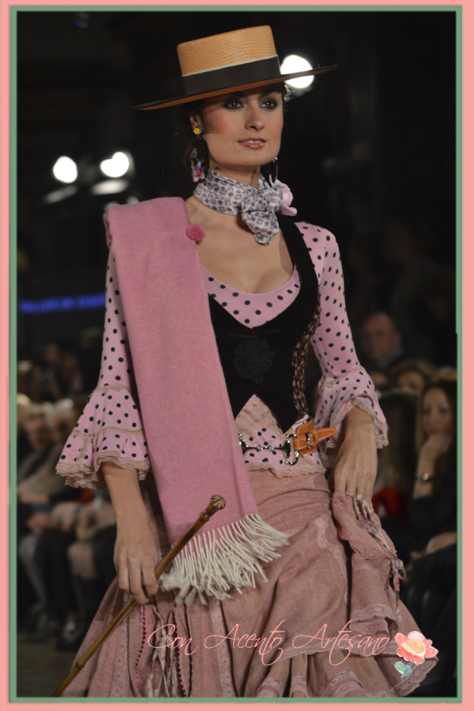 Amazona en rosa y negro de Taller de Diseño 