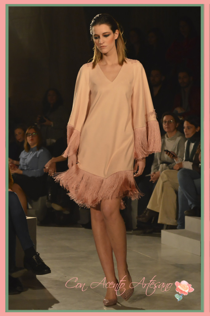Vestido flecado en rosa cuarzo de DLK