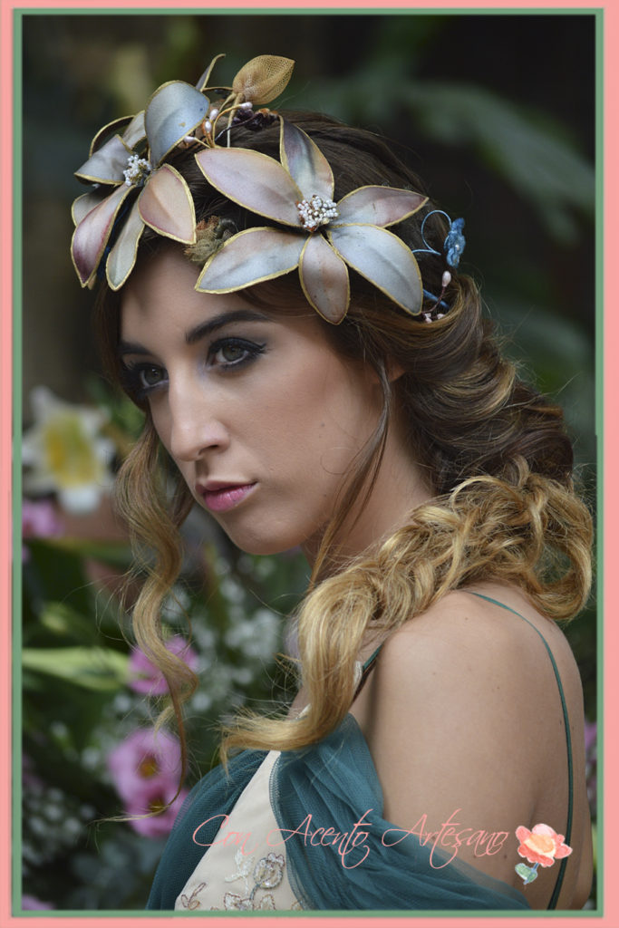 Tocado de flores de Taller de Diseño