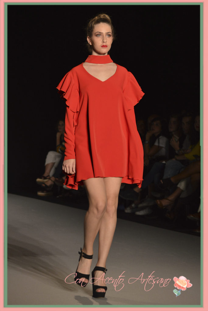 Modelo Fashionate en rojo de LaPaca Costura