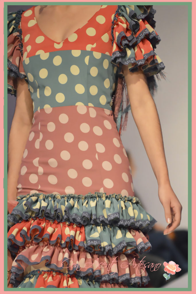 Mangas cortas de volantitos de Carmen Fitz para traje de flamenca de lunares