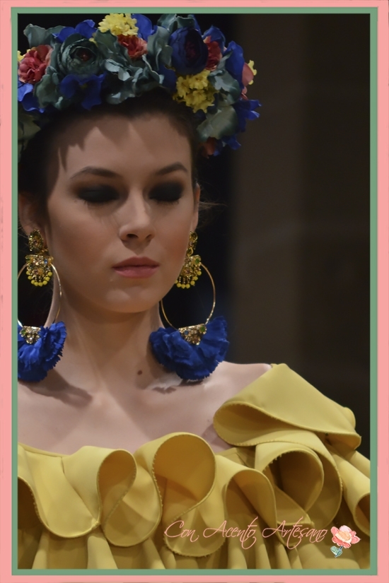 Escote de volantes de traje de flamenca amarillo de Amalia Vergara en Pasarela Flamenca Jerez 2018