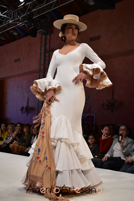 Traje para el camino en Noveles Pasarela Doñana D'Flamenca 2019 - Acento Artesano | Trajes de flamenca, Moda, Vestidos Novia, de Invitadas y Belleza