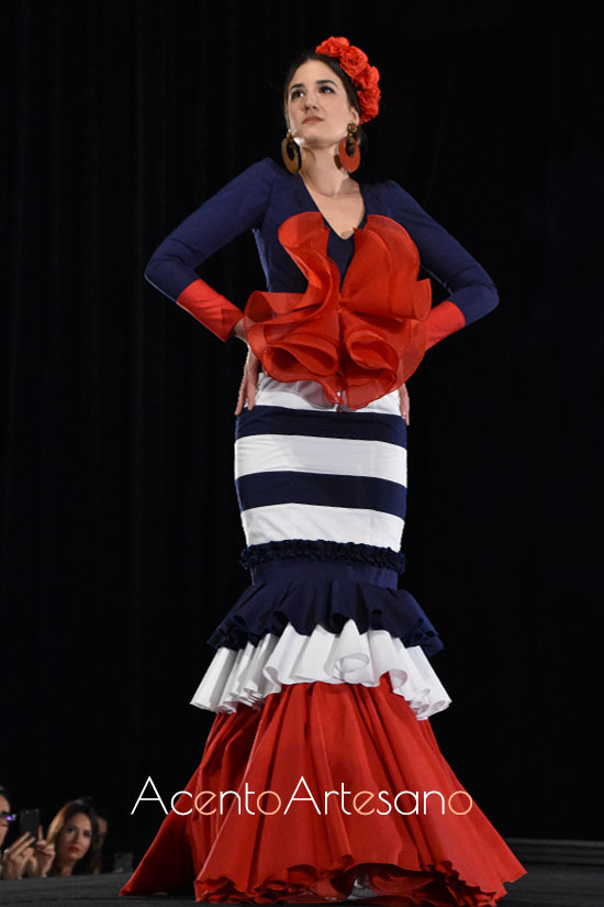 Traje de flamenca de estilo navy de Ana Espinosa