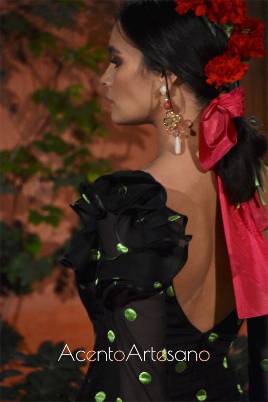 Detalle de volante al hombro en traje de flamenca de Lina 1960