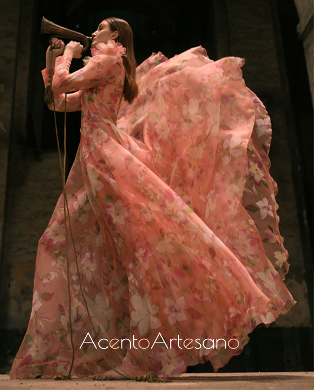 Vestido largo estampado de Alejandro Postigo para SIQ, Handcraft & Fashion