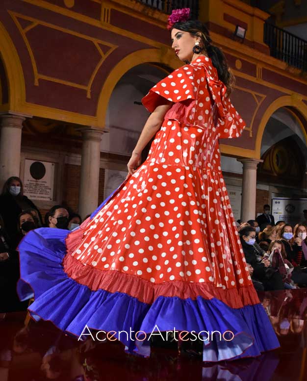 Chubasquero flamenco de Pol Núñez en Pasarela Huelva Flamenca 