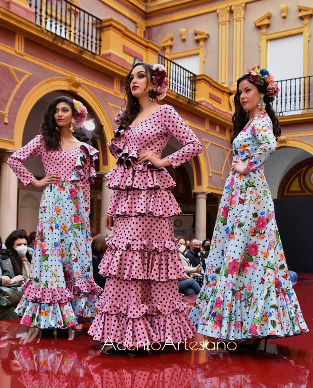 Flores y lunares para trajes de flamenca de Carmen Rodríguez en Huelva Flamenca