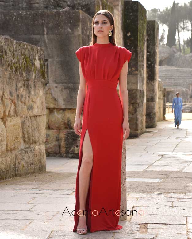 Vestido largo en rojo de Carola Zamudio en Code 41 Trending 