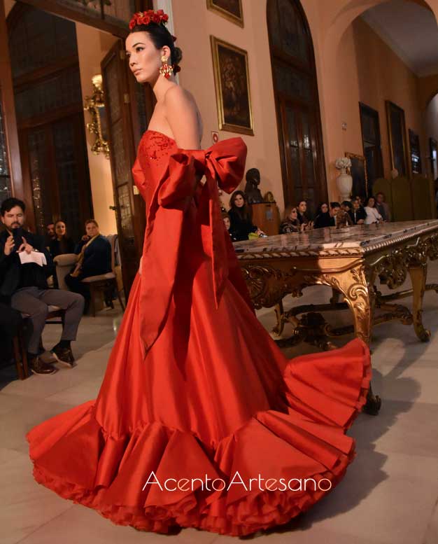 Traje de flamenca rojo de Alejandro Andana en Uniqo Qlamenco