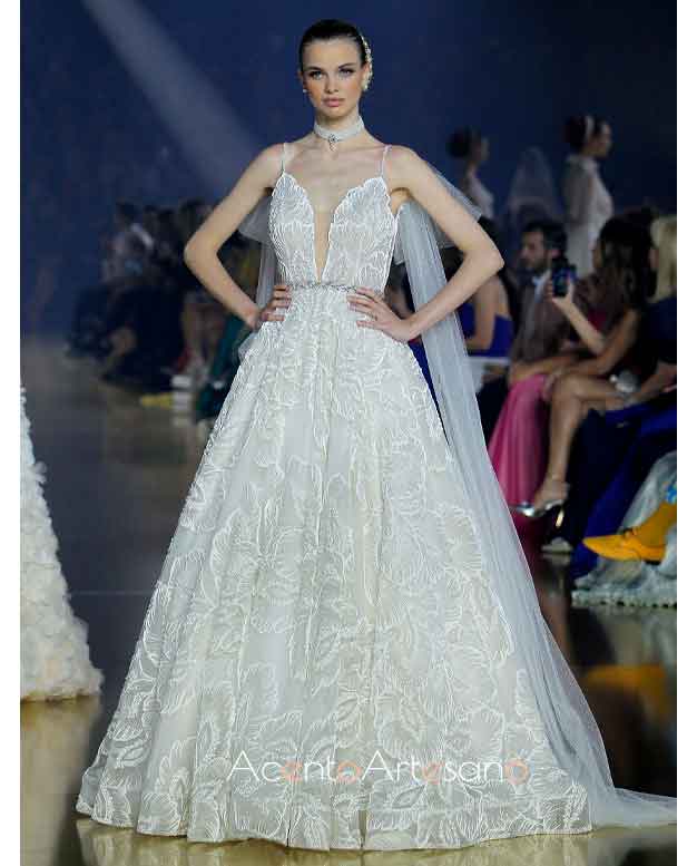 Vestido de novia de Atelier Pronovias en Barcelona Bridal Fashion Week 2022
