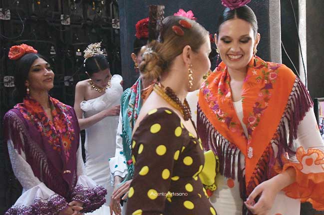 Huelva Flamenca: ¿Flecos largos o cortos para el mantoncillo?