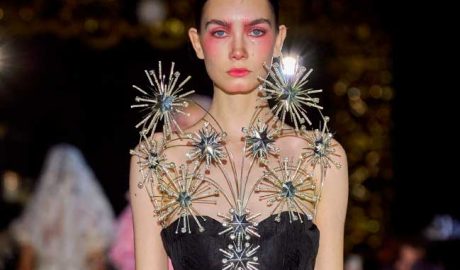 Corona de espinas y sudario para Fervor de Juana Martín en la Semana de la Alta Costura de París