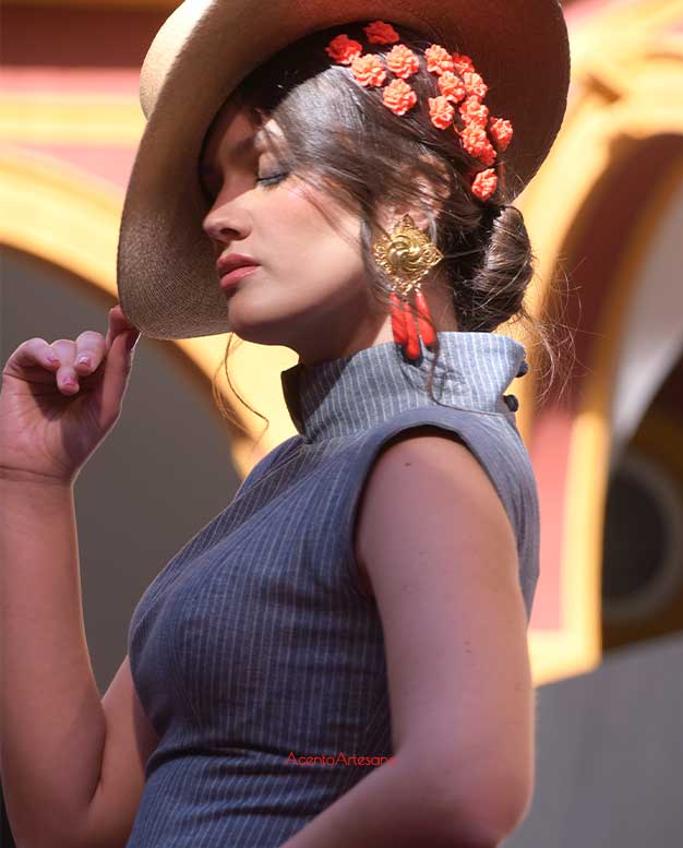 Detalle de uno de los estilismos de la colección Casualidad de Lucía Márquez en Huelva Flamenca