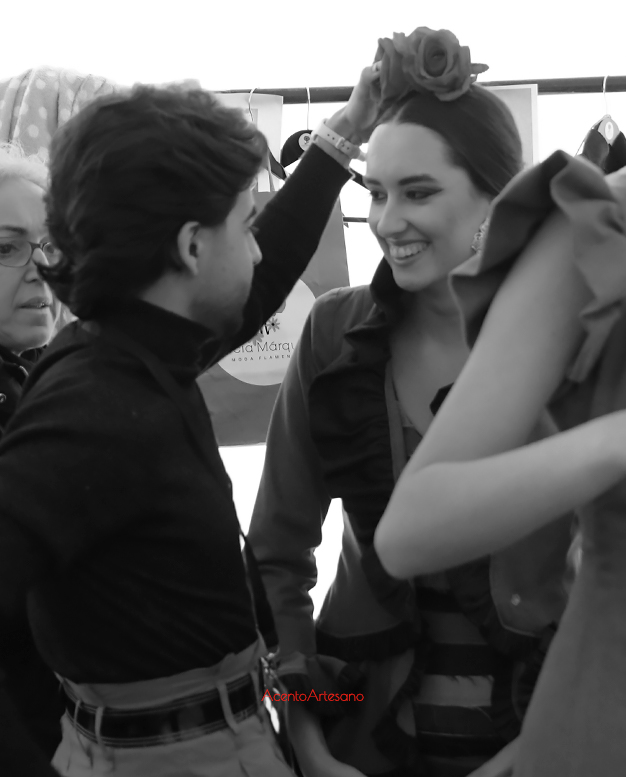 Momentos previos al desfile. Backstage de Lucía Márquez en la pasarela Huelva Flamenca.